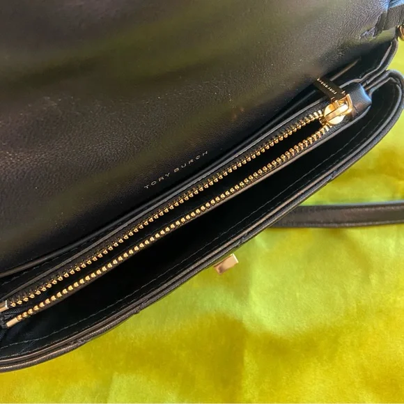 TORI BURCH Kira Chevron Wallet With Gold Chain - Picture 11 of 16